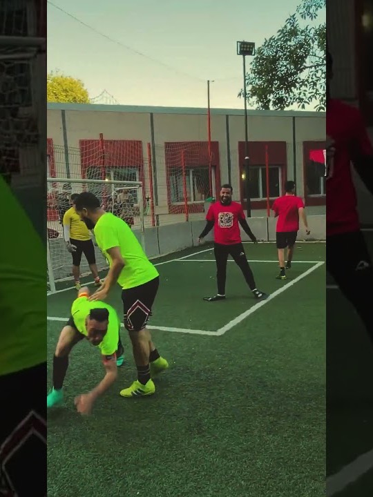 Choucha in a neon kit